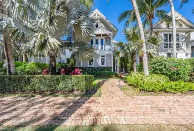 52 6TH ST, NAPLES, Florida 34102, 4 Bedrooms Bedrooms, ,5 BathroomsBathrooms,Residential,For Sale,6TH,224033824
